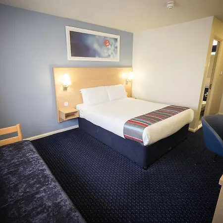 Travelodge 3* Cork