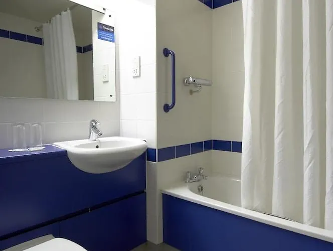 Travelodge Hotel 3*