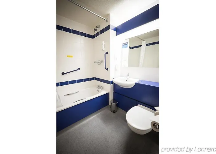 Travelodge 3* Cork